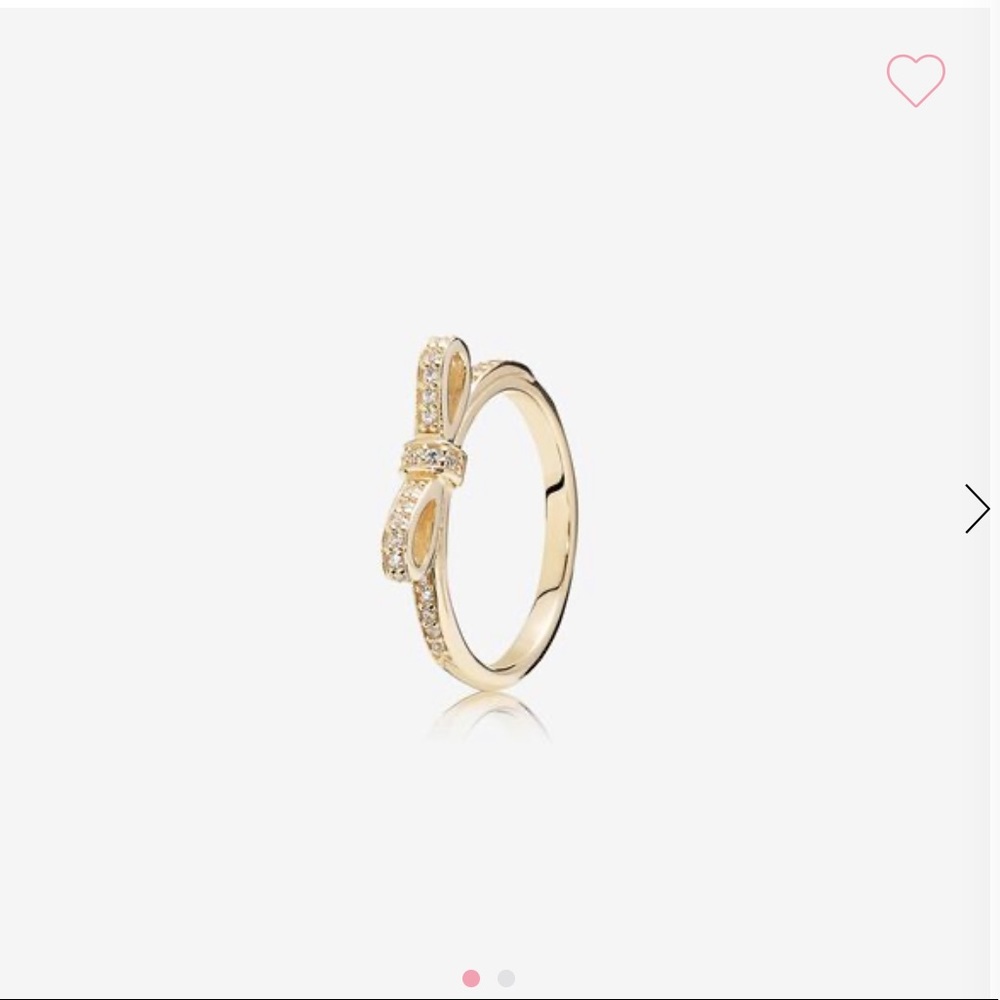 Sparkling bow ring
